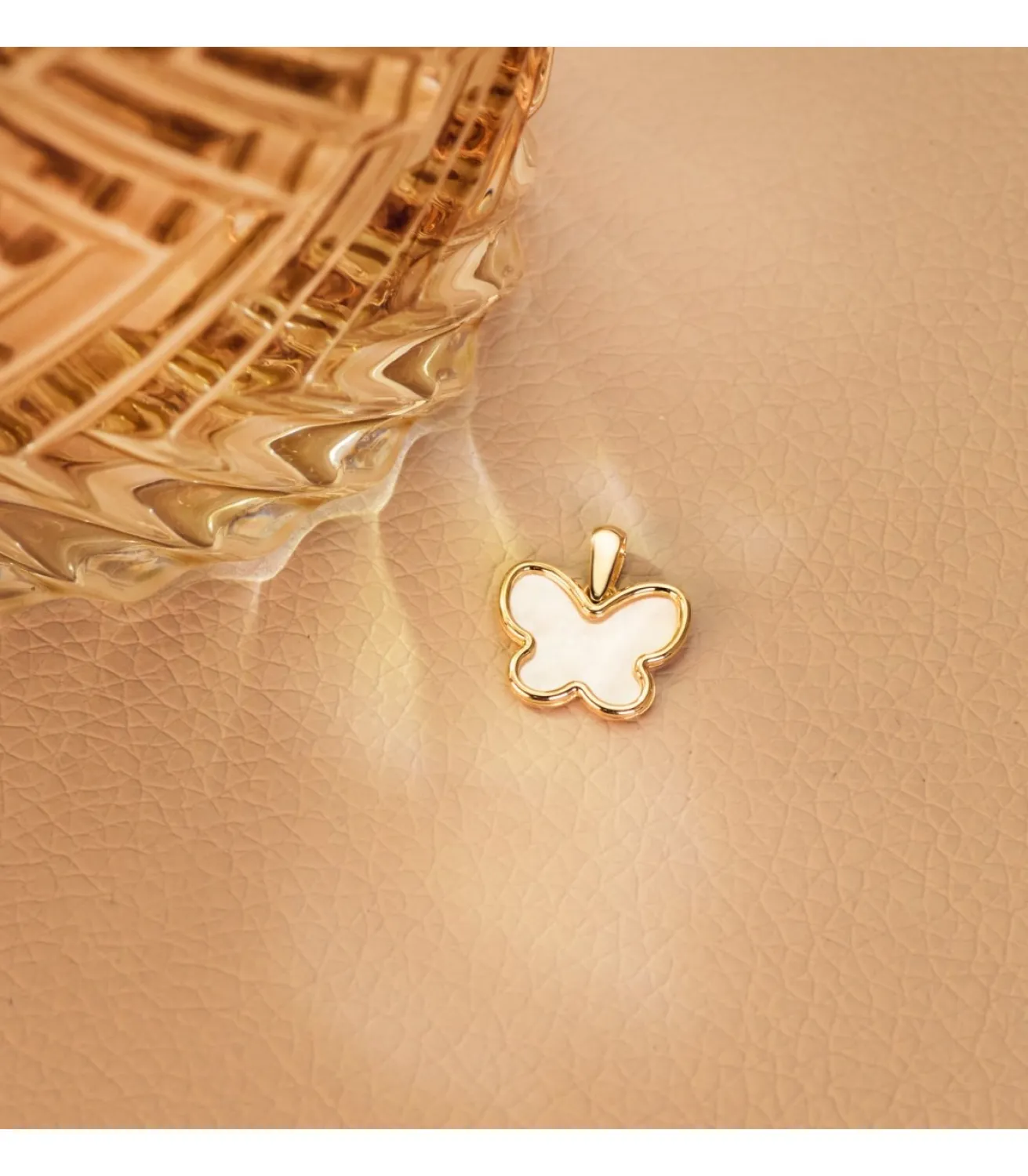 Colgante Mujer Mariposa Nacar Oro Amarillo 18 Ktes<Alda Joyeros Cheap