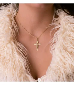 Cruz Calada Con Cristo Oro Amarillo 18 K<Alda Joyeros Shop