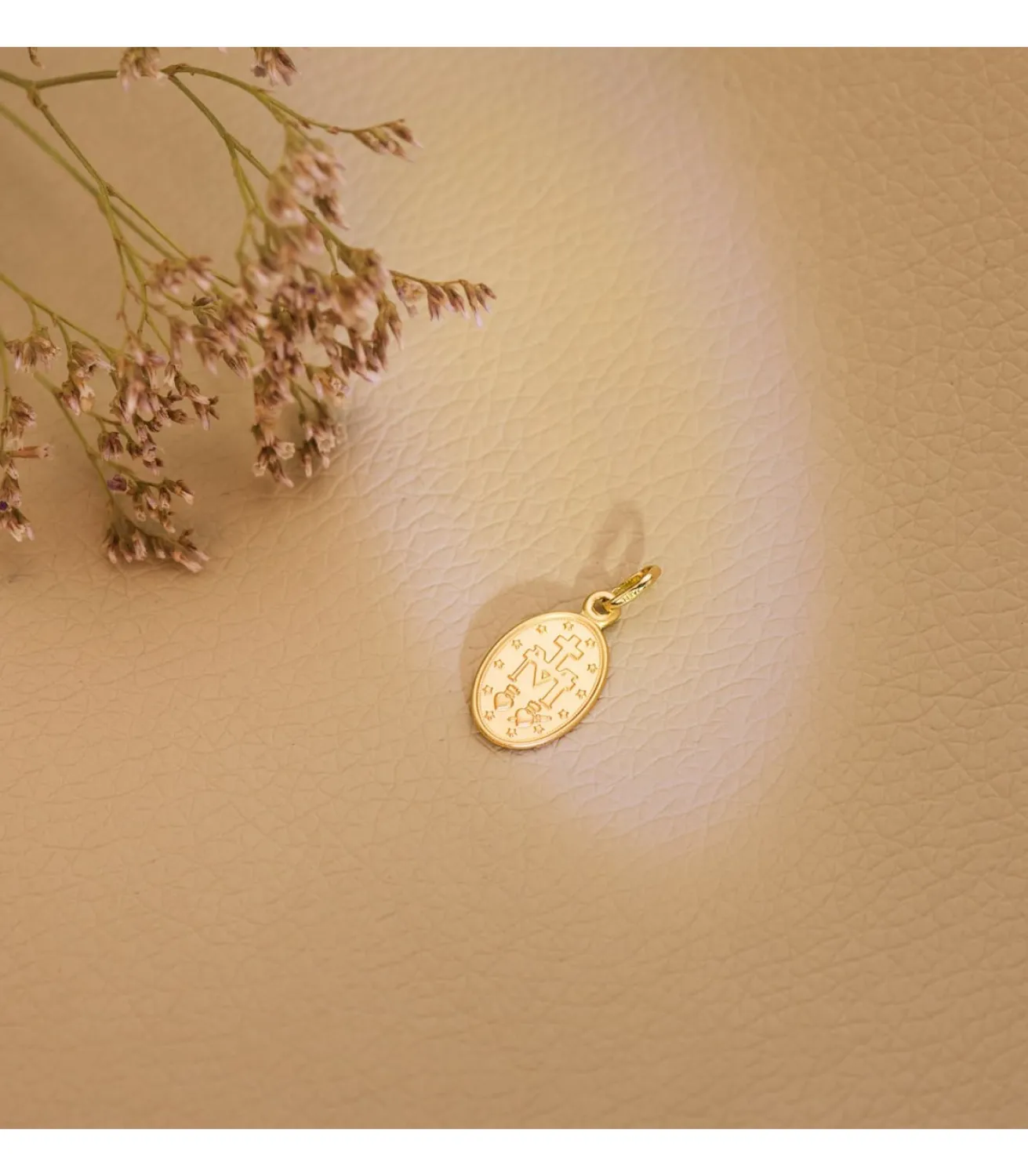Medalla Oval Virgen Milagrosa Oro 18K 14Mm<Alda Joyeros Online