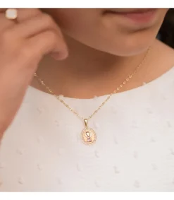 Medalla Virgen Niña Calada Oro Amarillo 18 K 15 Mm<Alda Joyeros Shop